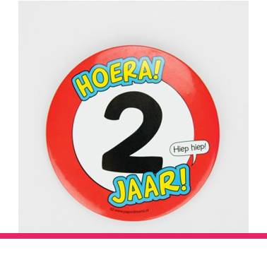 BUTTON XL 2 JAAR